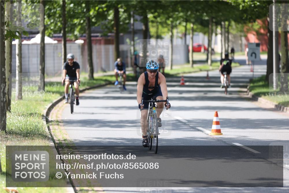 10.08.2025 - GEWOBA Citytriathlon Bremen Yannick Fuchs http://msf.ph/oto/8565086 10.08.2025 14:45:45 Radfahren 99, 160, 166, 202, 247, 273, 332, 349, 360, 404, 441, 532 meine-sportfotos.de