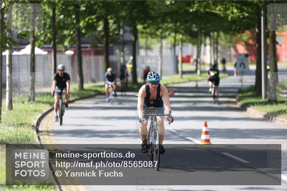 10.08.2025 - GEWOBA Citytriathlon Bremen Yannick Fuchs http://msf.ph/oto/8565087 10.08.2025 14:45:45 Radfahren 99, 160, 166, 202, 247, 273, 332, 349, 360, 404, 441, 532 meine-sportfotos.de
