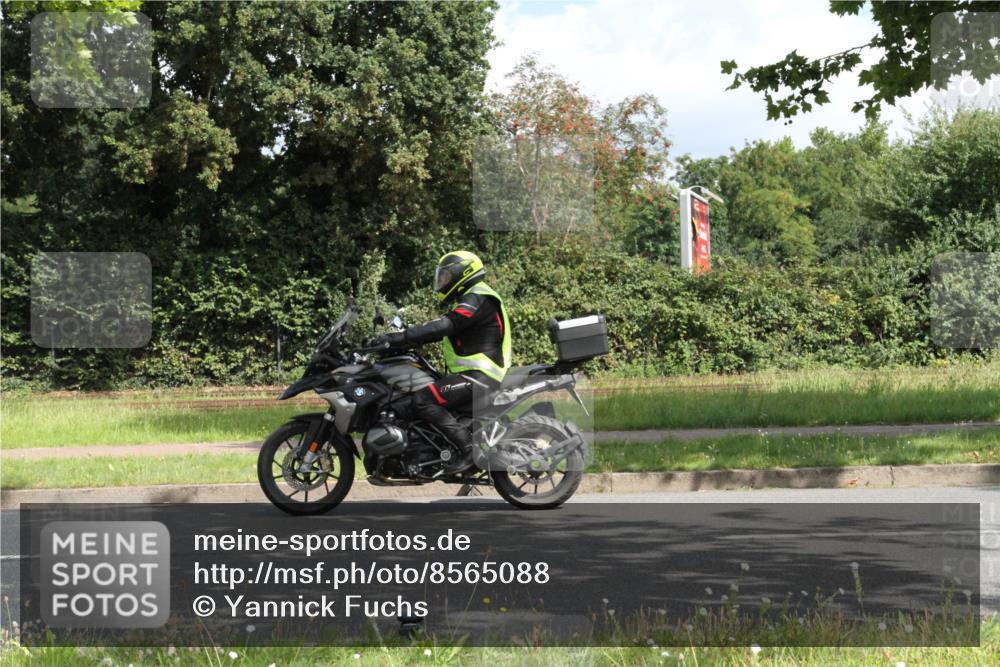 10.08.2025 - GEWOBA Citytriathlon Bremen Yannick Fuchs http://msf.ph/oto/8565088 10.08.2025 11:52:26 Radfahren  meine-sportfotos.de