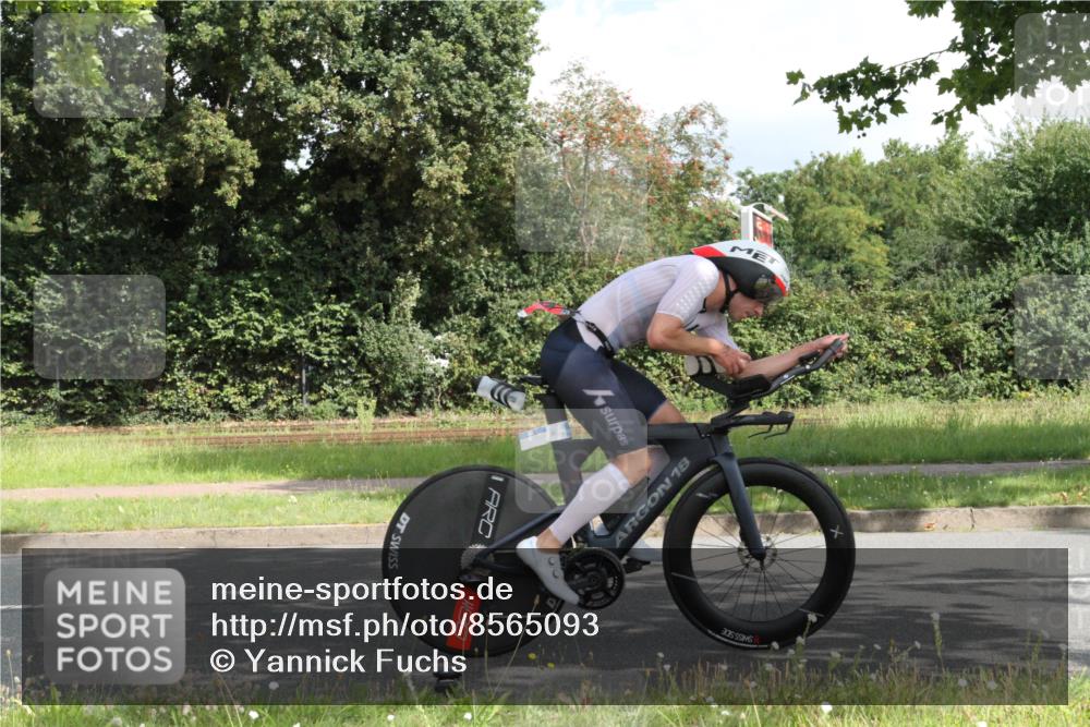 10.08.2025 - GEWOBA Citytriathlon Bremen Yannick Fuchs http://msf.ph/oto/8565093 10.08.2025 11:52:39 Radfahren 554 meine-sportfotos.de