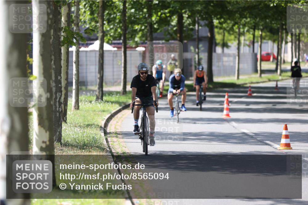 10.08.2025 - GEWOBA Citytriathlon Bremen Yannick Fuchs http://msf.ph/oto/8565094 10.08.2025 14:45:47 Radfahren 99, 160, 166, 247, 273, 332, 360, 404, 441 meine-sportfotos.de
