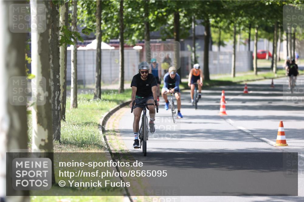10.08.2025 - GEWOBA Citytriathlon Bremen Yannick Fuchs http://msf.ph/oto/8565095 10.08.2025 14:45:47 Radfahren 99, 160, 166, 247, 273, 332, 360, 404, 441 meine-sportfotos.de