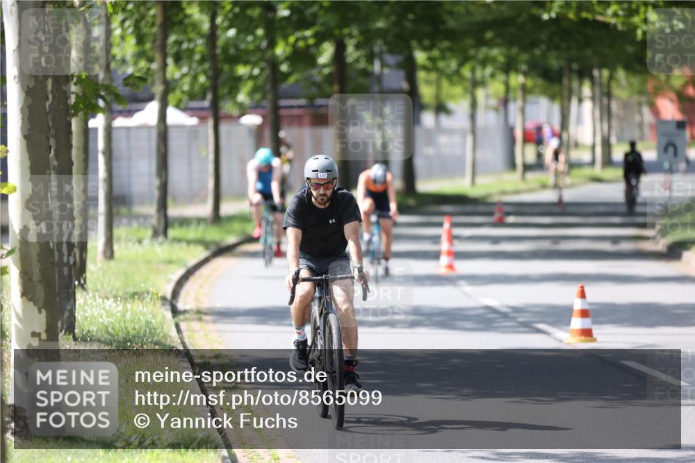 10.08.2025 - GEWOBA Citytriathlon Bremen Yannick Fuchs http://msf.ph/oto/8565099 10.08.2025 14:45:48 Radfahren 99, 160, 166, 182, 247, 273, 332, 404, 441 meine-sportfotos.de