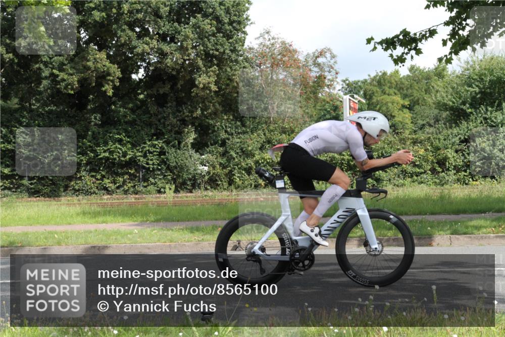 10.08.2025 - GEWOBA Citytriathlon Bremen Yannick Fuchs http://msf.ph/oto/8565100 10.08.2025 11:56:30 Radfahren 557 meine-sportfotos.de