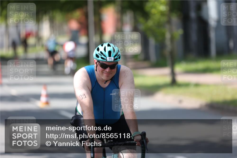 10.08.2025 - GEWOBA Citytriathlon Bremen Yannick Fuchs http://msf.ph/oto/8565118 10.08.2025 14:45:54 Radfahren 61, 99, 166, 182, 269, 273, 404, 441 meine-sportfotos.de