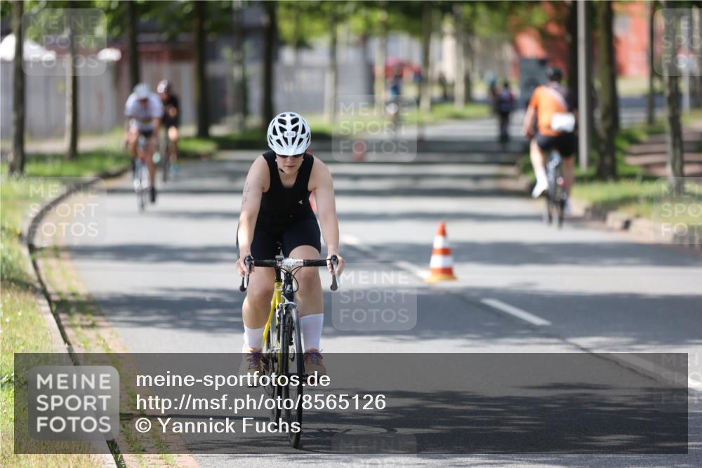10.08.2025 - GEWOBA Citytriathlon Bremen Yannick Fuchs http://msf.ph/oto/8565126 10.08.2025 14:46:00 Radfahren 61, 99, 166, 182, 269, 363, 404, 441 meine-sportfotos.de