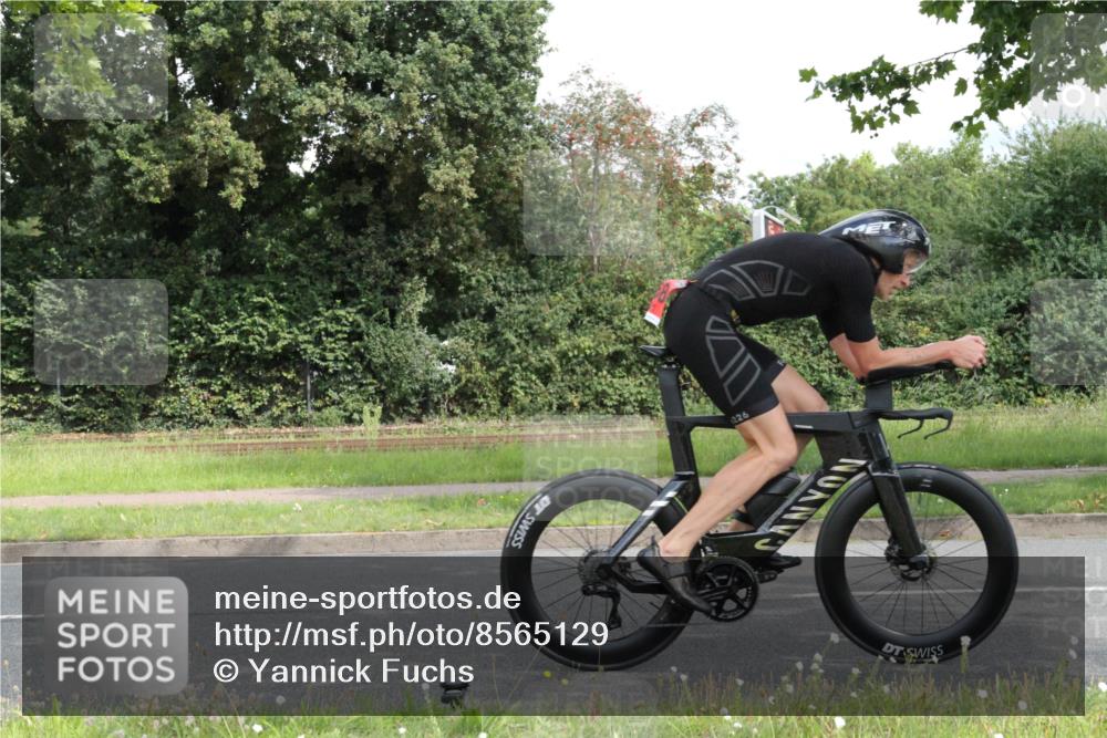 10.08.2025 - GEWOBA Citytriathlon Bremen Yannick Fuchs http://msf.ph/oto/8565129 10.08.2025 12:00:03 Radfahren 568, 654 meine-sportfotos.de