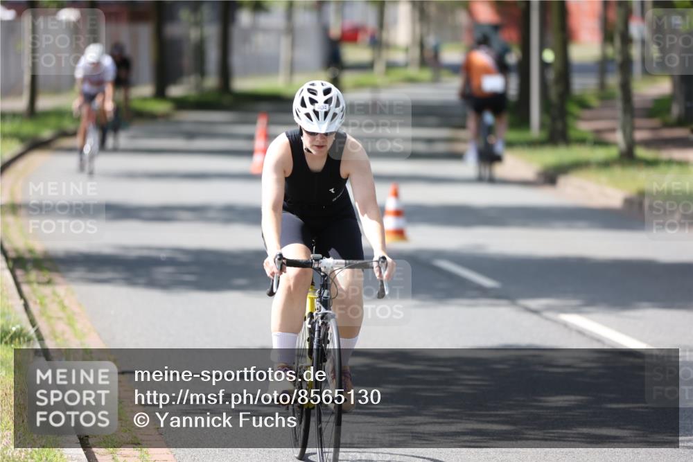 10.08.2025 - GEWOBA Citytriathlon Bremen Yannick Fuchs http://msf.ph/oto/8565130 10.08.2025 14:46:00 Radfahren 61, 99, 166, 182, 269, 363, 404, 441 meine-sportfotos.de