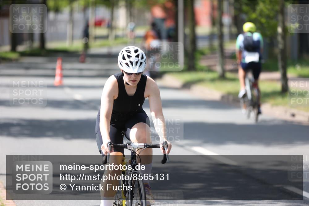 10.08.2025 - GEWOBA Citytriathlon Bremen Yannick Fuchs http://msf.ph/oto/8565131 10.08.2025 14:46:00 Radfahren 61, 99, 166, 182, 269, 363, 404, 441 meine-sportfotos.de