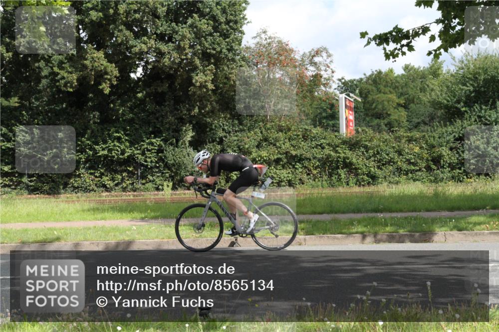 10.08.2025 - GEWOBA Citytriathlon Bremen Yannick Fuchs http://msf.ph/oto/8565134 10.08.2025 12:00:07 Radfahren 568, 654 meine-sportfotos.de