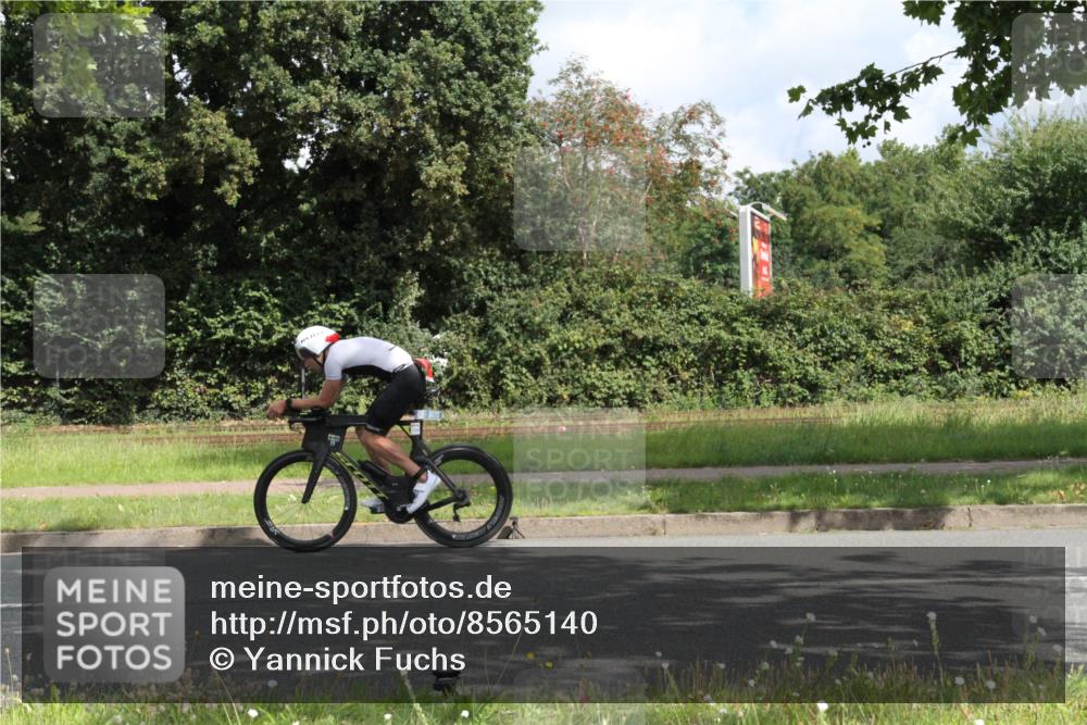 10.08.2025 - GEWOBA Citytriathlon Bremen Yannick Fuchs http://msf.ph/oto/8565140 10.08.2025 12:00:21 Radfahren 654 meine-sportfotos.de