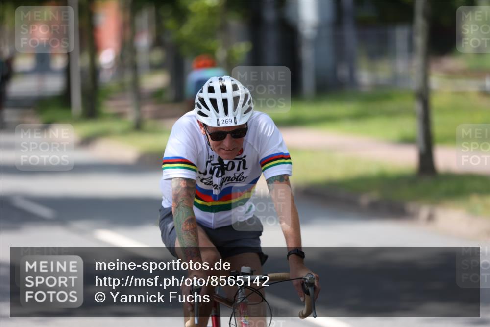 10.08.2025 - GEWOBA Citytriathlon Bremen Yannick Fuchs http://msf.ph/oto/8565142 10.08.2025 14:46:05 Radfahren 61, 182, 269, 363, 404, 422 meine-sportfotos.de