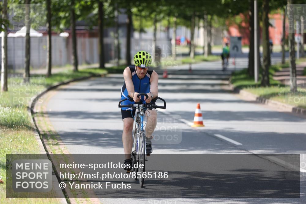 10.08.2025 - GEWOBA Citytriathlon Bremen Yannick Fuchs http://msf.ph/oto/8565186 10.08.2025 14:46:24 Radfahren 270, 358, 363, 422, 499 meine-sportfotos.de