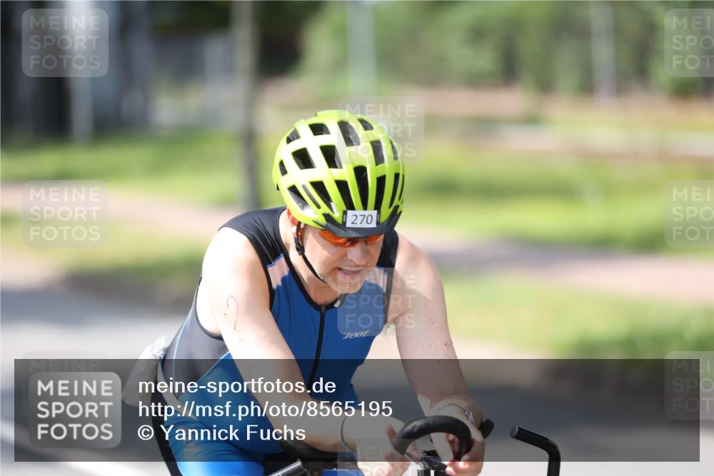 10.08.2025 - GEWOBA Citytriathlon Bremen Yannick Fuchs http://msf.ph/oto/8565195 10.08.2025 14:46:25 Radfahren 270, 358, 422, 499 meine-sportfotos.de