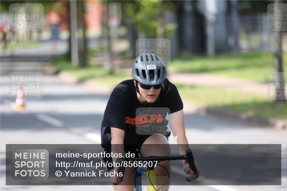 10.08.2025 - GEWOBA Citytriathlon Bremen Yannick Fuchs http://msf.ph/oto/8565207 10.08.2025 14:46:34 Radfahren 270, 358, 406 meine-sportfotos.de