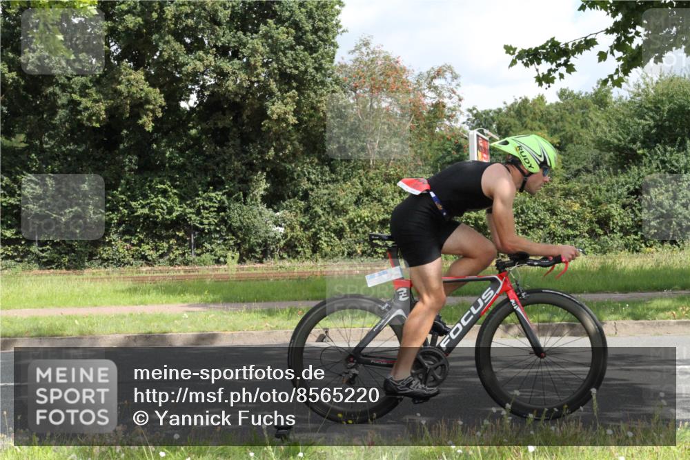 10.08.2025 - GEWOBA Citytriathlon Bremen Yannick Fuchs http://msf.ph/oto/8565220 10.08.2025 12:01:36 Radfahren 553, 560 meine-sportfotos.de