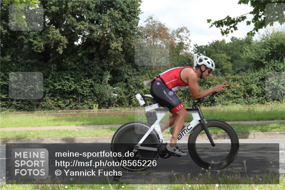 10.08.2025 - GEWOBA Citytriathlon Bremen Yannick Fuchs http://msf.ph/oto/8565226 10.08.2025 12:01:48 Radfahren 553, 560 meine-sportfotos.de