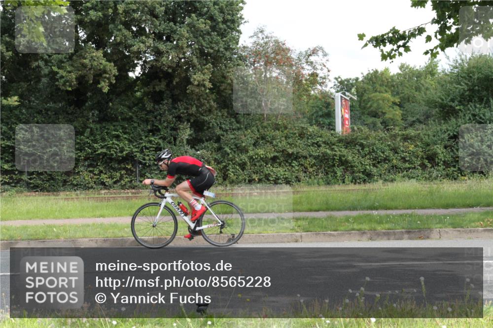 10.08.2025 - GEWOBA Citytriathlon Bremen Yannick Fuchs http://msf.ph/oto/8565228 10.08.2025 12:01:57 Radfahren 560, 680 meine-sportfotos.de