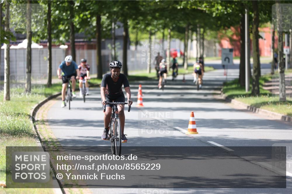10.08.2025 - GEWOBA Citytriathlon Bremen Yannick Fuchs http://msf.ph/oto/8565229 10.08.2025 14:46:53 Radfahren 128, 140, 158, 320, 396 meine-sportfotos.de
