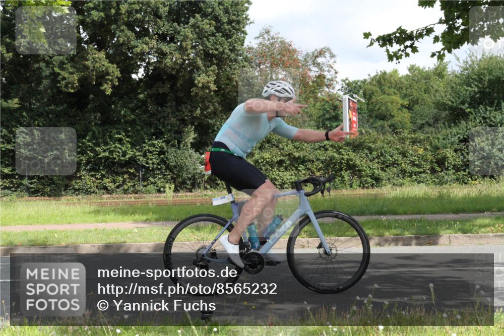 10.08.2025 - GEWOBA Citytriathlon Bremen Yannick Fuchs http://msf.ph/oto/8565232 10.08.2025 12:02:03 Radfahren 680 meine-sportfotos.de