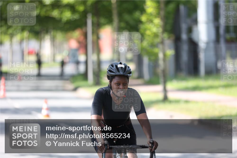 10.08.2025 - GEWOBA Citytriathlon Bremen Yannick Fuchs http://msf.ph/oto/8565234 10.08.2025 14:46:55 Radfahren 128, 140, 158, 320, 396 meine-sportfotos.de