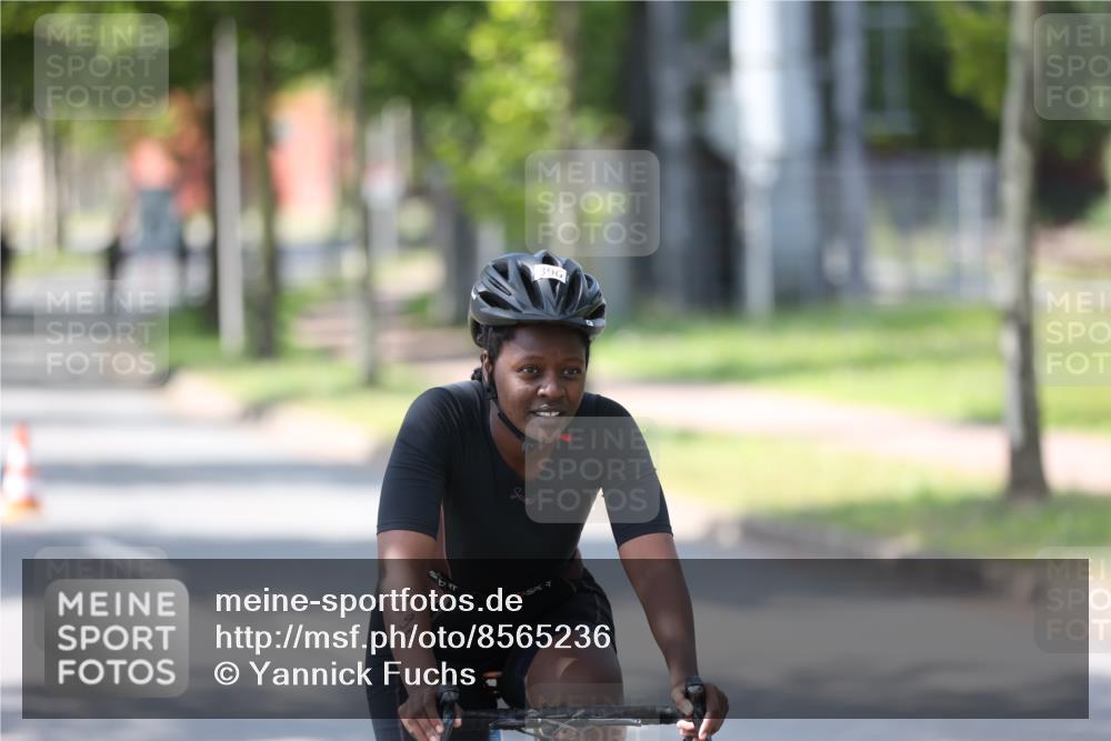 10.08.2025 - GEWOBA Citytriathlon Bremen Yannick Fuchs http://msf.ph/oto/8565236 10.08.2025 14:46:56 Radfahren 128, 140, 158, 320, 396 meine-sportfotos.de