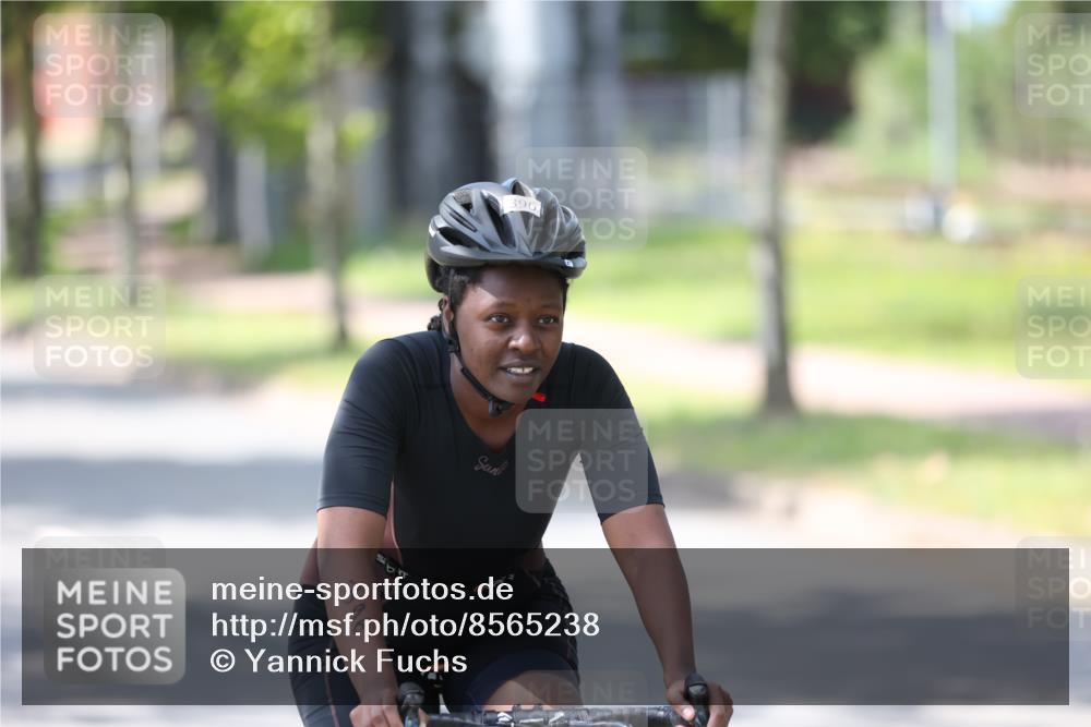 10.08.2025 - GEWOBA Citytriathlon Bremen Yannick Fuchs http://msf.ph/oto/8565238 10.08.2025 14:46:56 Radfahren 128, 140, 158, 320, 396 meine-sportfotos.de