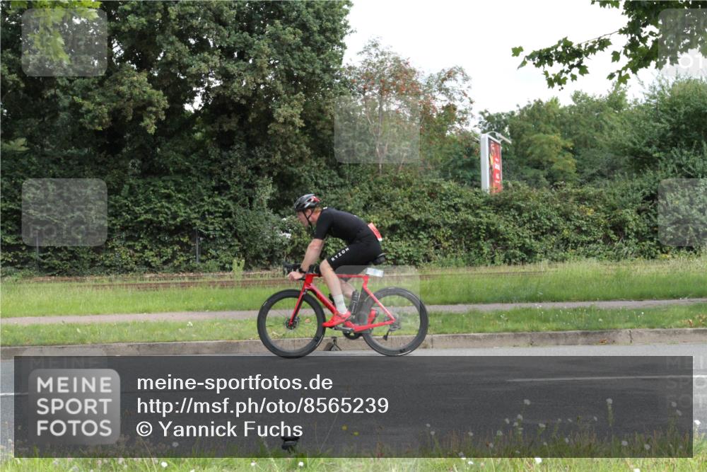 10.08.2025 - GEWOBA Citytriathlon Bremen Yannick Fuchs http://msf.ph/oto/8565239 10.08.2025 12:02:22 Radfahren 584, 844 meine-sportfotos.de