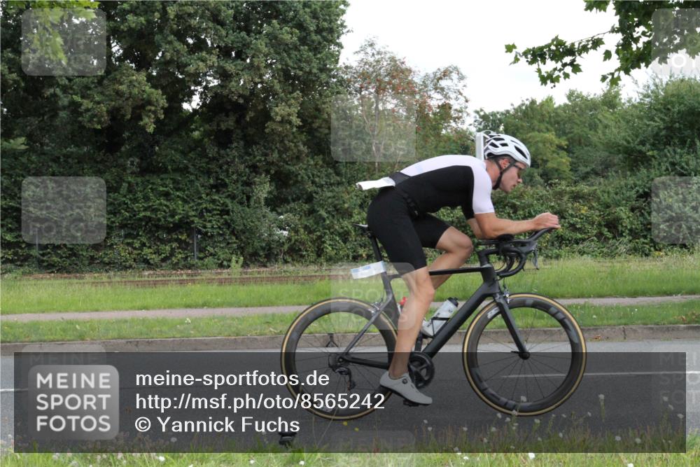 10.08.2025 - GEWOBA Citytriathlon Bremen Yannick Fuchs http://msf.ph/oto/8565242 10.08.2025 12:02:27 Radfahren 584, 844 meine-sportfotos.de