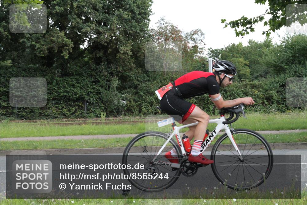 10.08.2025 - GEWOBA Citytriathlon Bremen Yannick Fuchs http://msf.ph/oto/8565244 10.08.2025 12:02:46 Radfahren 566, 637 meine-sportfotos.de