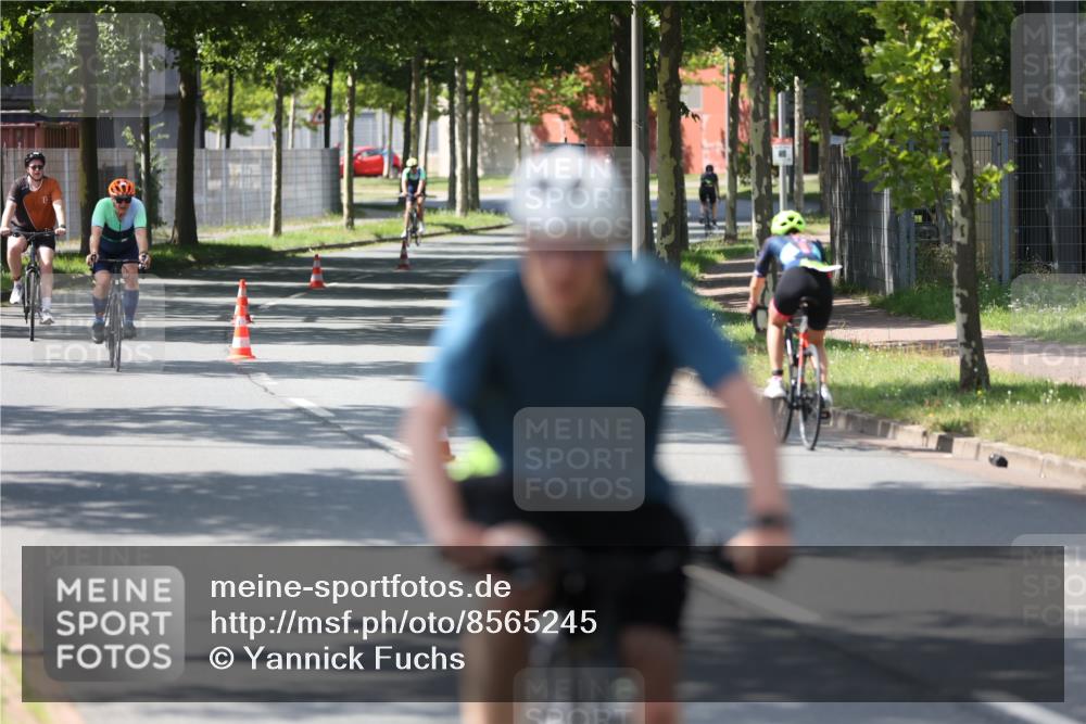 10.08.2025 - GEWOBA Citytriathlon Bremen Yannick Fuchs http://msf.ph/oto/8565245 10.08.2025 14:46:59 Radfahren 128, 140, 158, 320, 396 meine-sportfotos.de