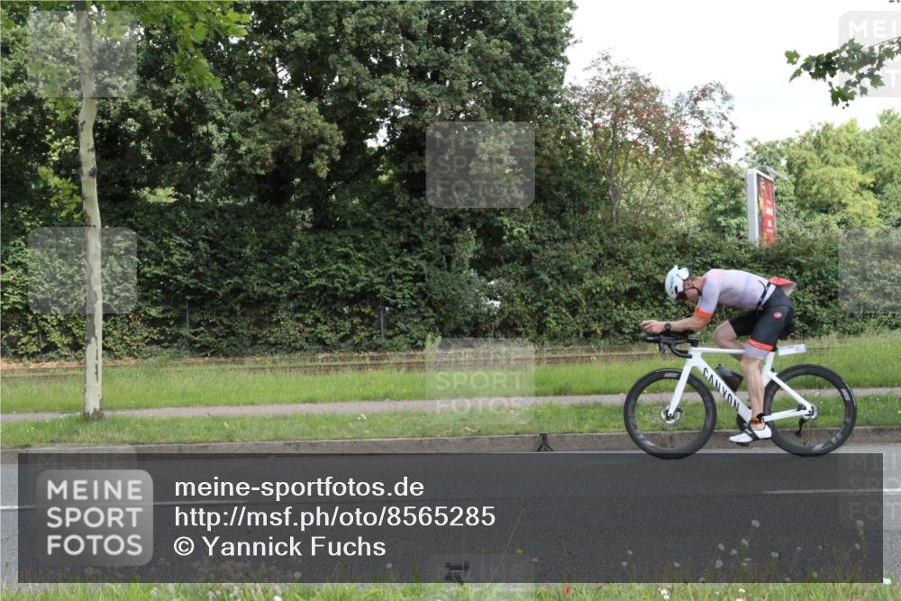 10.08.2025 - GEWOBA Citytriathlon Bremen Yannick Fuchs http://msf.ph/oto/8565285 10.08.2025 12:03:37 Radfahren 639, 662 meine-sportfotos.de