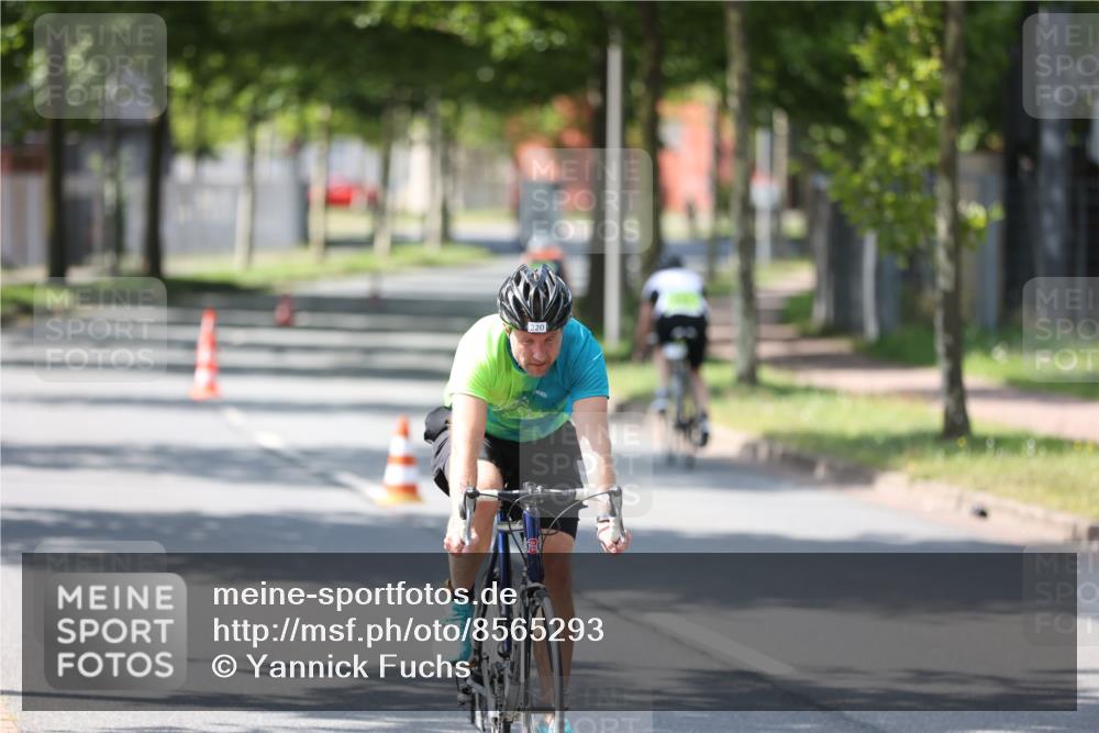 10.08.2025 - GEWOBA Citytriathlon Bremen Yannick Fuchs http://msf.ph/oto/8565293 10.08.2025 14:47:17 Radfahren 140, 220 meine-sportfotos.de