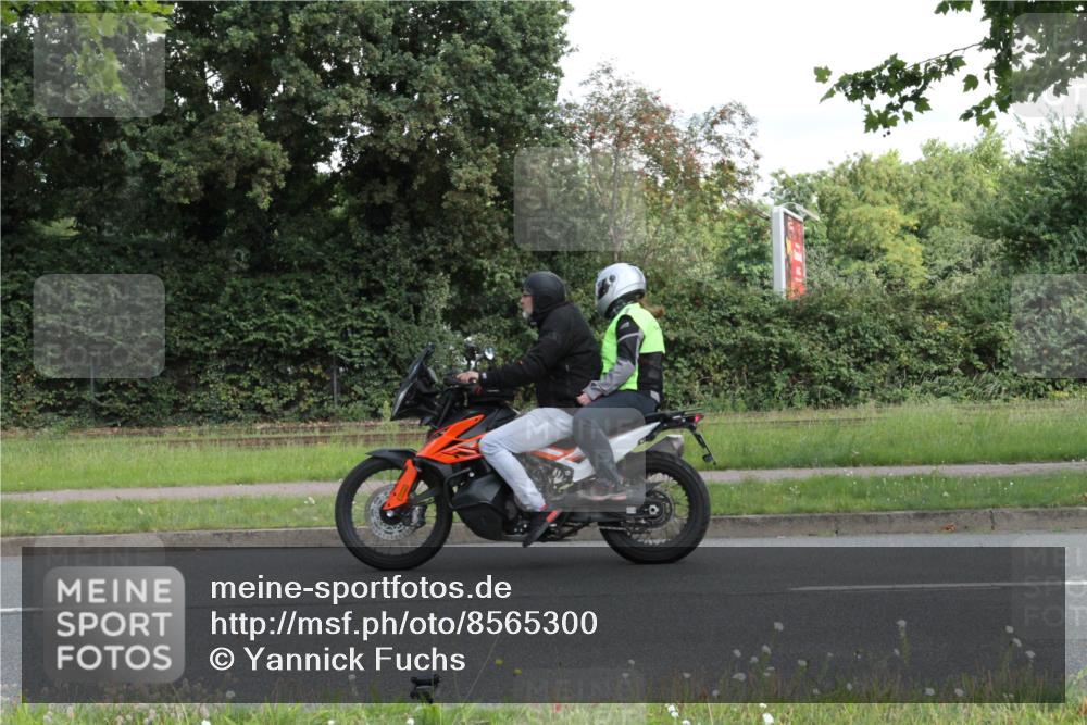10.08.2025 - GEWOBA Citytriathlon Bremen Yannick Fuchs http://msf.ph/oto/8565300 10.08.2025 12:03:48 Radfahren 639, 662, 665 meine-sportfotos.de