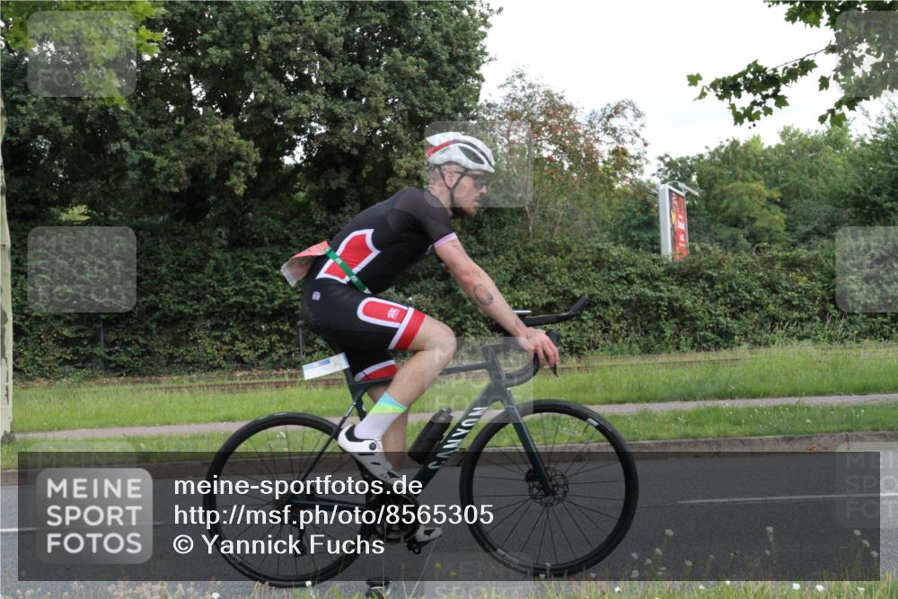 10.08.2025 - GEWOBA Citytriathlon Bremen Yannick Fuchs http://msf.ph/oto/8565305 10.08.2025 12:03:56 Radfahren 563, 565, 570, 599, 631, 639, 662, 665 meine-sportfotos.de