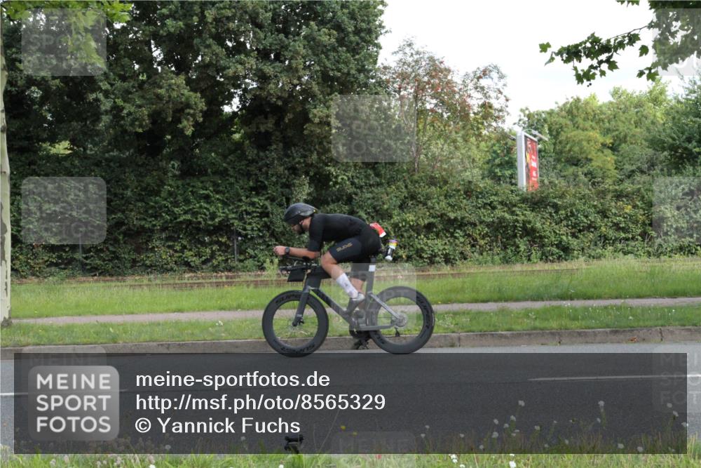 10.08.2025 - GEWOBA Citytriathlon Bremen Yannick Fuchs http://msf.ph/oto/8565329 10.08.2025 12:04:22 Radfahren 572, 719 meine-sportfotos.de