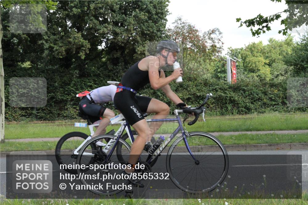 10.08.2025 - GEWOBA Citytriathlon Bremen Yannick Fuchs http://msf.ph/oto/8565332 10.08.2025 12:04:24 Radfahren 572, 719, 734 meine-sportfotos.de