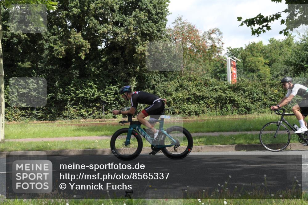 10.08.2025 - GEWOBA Citytriathlon Bremen Yannick Fuchs http://msf.ph/oto/8565337 10.08.2025 12:04:31 Radfahren 572, 719, 734 meine-sportfotos.de