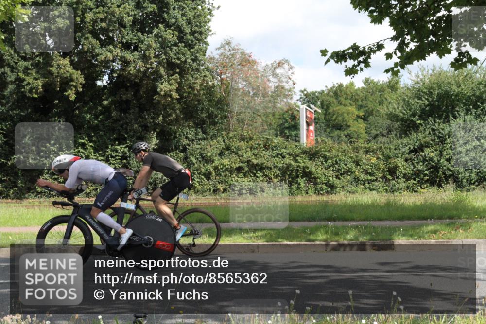 10.08.2025 - GEWOBA Citytriathlon Bremen Yannick Fuchs http://msf.ph/oto/8565362 10.08.2025 12:05:28 Radfahren 606, 841 meine-sportfotos.de
