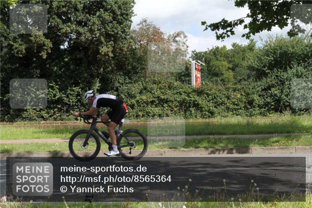 10.08.2025 - GEWOBA Citytriathlon Bremen Yannick Fuchs http://msf.ph/oto/8565364 10.08.2025 12:05:37 Radfahren 606 meine-sportfotos.de