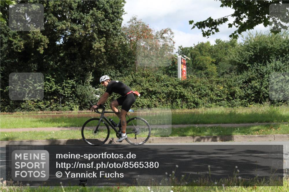 10.08.2025 - GEWOBA Citytriathlon Bremen Yannick Fuchs http://msf.ph/oto/8565380 10.08.2025 12:05:49 Radfahren 1027 meine-sportfotos.de