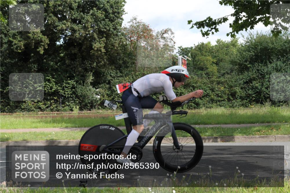 10.08.2025 - GEWOBA Citytriathlon Bremen Yannick Fuchs http://msf.ph/oto/8565390 10.08.2025 12:06:11 Radfahren 554, 614, 729 meine-sportfotos.de