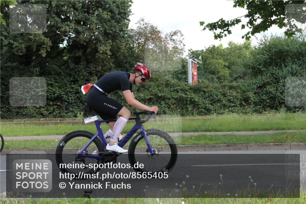 10.08.2025 - GEWOBA Citytriathlon Bremen Yannick Fuchs http://msf.ph/oto/8565405 10.08.2025 12:06:28 Radfahren 554, 580, 614, 634, 658, 714 meine-sportfotos.de