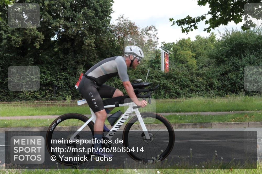 10.08.2025 - GEWOBA Citytriathlon Bremen Yannick Fuchs http://msf.ph/oto/8565414 10.08.2025 12:06:36 Radfahren 580, 613, 634, 658, 714 meine-sportfotos.de