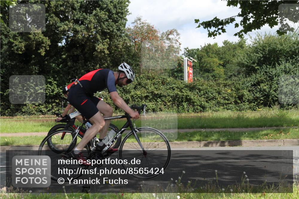 10.08.2025 - GEWOBA Citytriathlon Bremen Yannick Fuchs http://msf.ph/oto/8565424 10.08.2025 12:06:45 Radfahren 613, 658, 714 meine-sportfotos.de