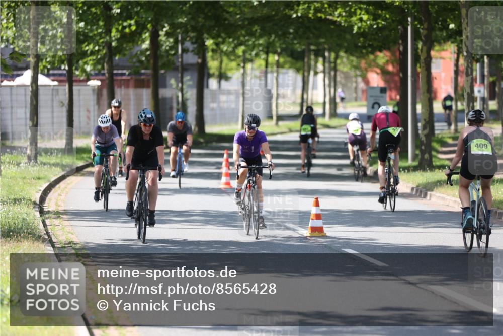 10.08.2025 - GEWOBA Citytriathlon Bremen Yannick Fuchs http://msf.ph/oto/8565428 10.08.2025 14:48:44 Radfahren 179, 181, 276, 365, 389, 426, 487 meine-sportfotos.de