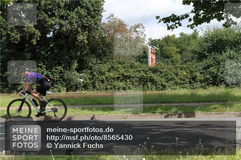 10.08.2025 - GEWOBA Citytriathlon Bremen Yannick Fuchs http://msf.ph/oto/8565430 10.08.2025 12:06:47 Radfahren 613, 658, 714 meine-sportfotos.de