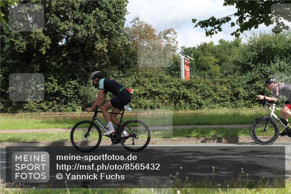 10.08.2025 - GEWOBA Citytriathlon Bremen Yannick Fuchs http://msf.ph/oto/8565432 10.08.2025 12:06:49 Radfahren 613, 658, 714 meine-sportfotos.de