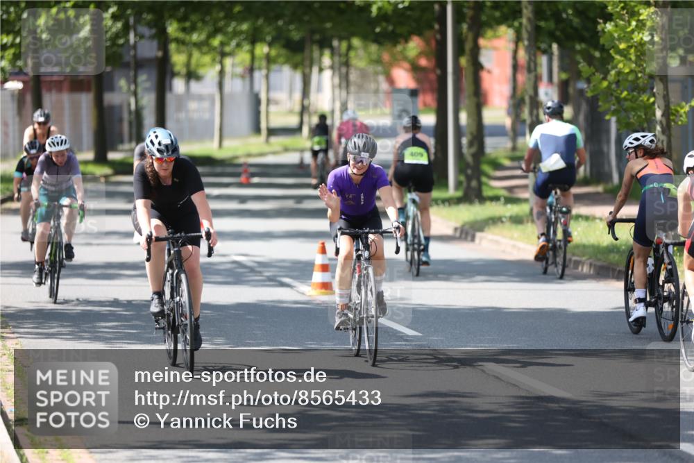 10.08.2025 - GEWOBA Citytriathlon Bremen Yannick Fuchs http://msf.ph/oto/8565433 10.08.2025 14:48:45 Radfahren 179, 181, 276, 365, 389, 426, 487 meine-sportfotos.de
