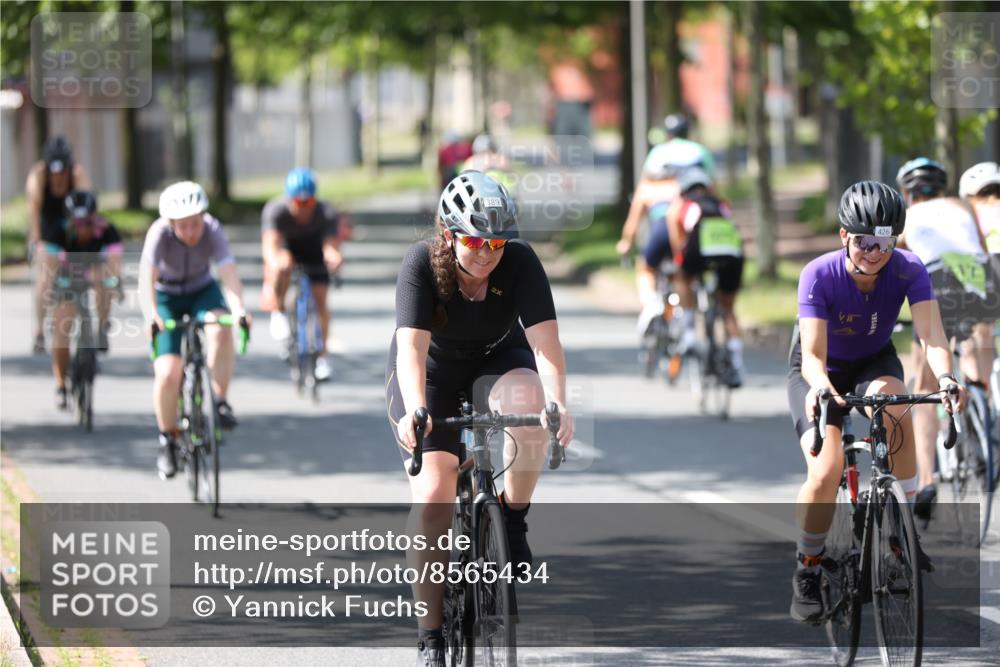 10.08.2025 - GEWOBA Citytriathlon Bremen Yannick Fuchs http://msf.ph/oto/8565434 10.08.2025 14:48:46 Radfahren 179, 181, 276, 365, 389, 426, 487 meine-sportfotos.de